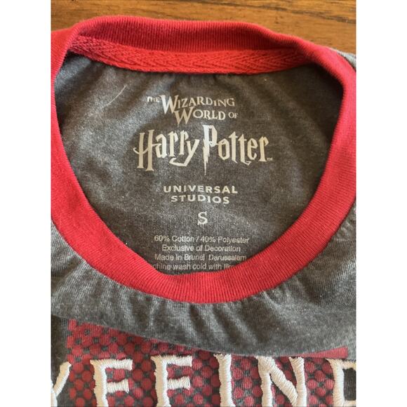 Universal Studio Wizarding World of Harry Potter Gryffindor Keeper T-Shirt Sz S - Picture 7 of 10